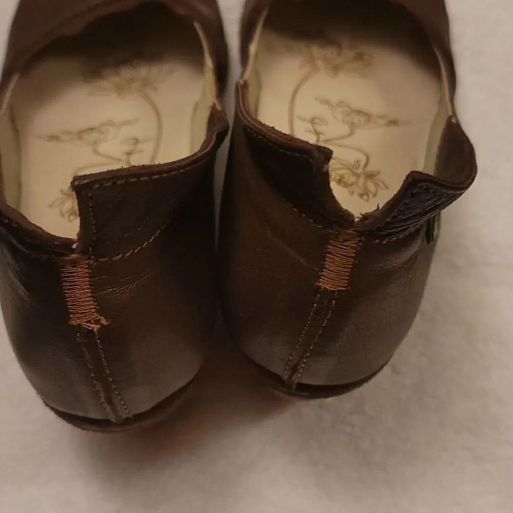 El naturalista Mary Jane style shoes size 8